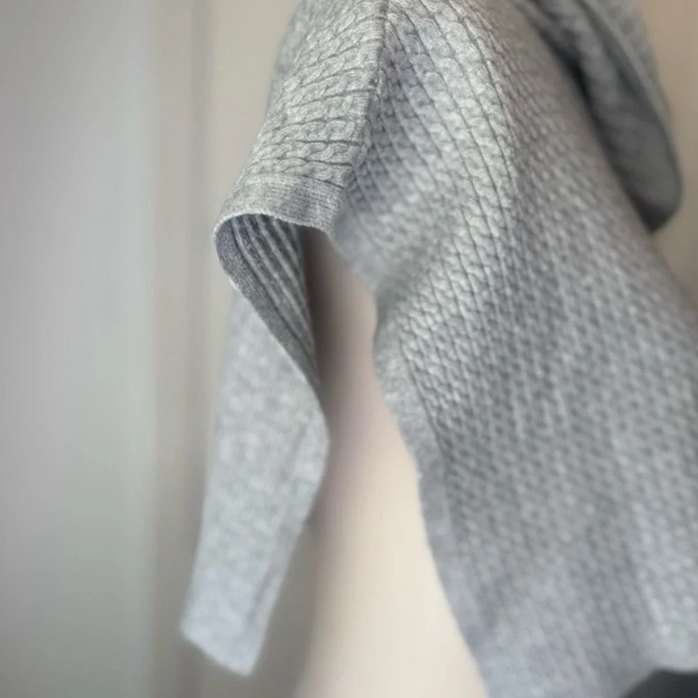 WeWoreWhat Gray Sweater Vest Cable Knit Cropped Chic |‎ S/M